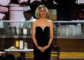 Meg Ryan Stuns in Strapless Gown at Kennedy Center Honors, Pays Tribute to Billy Crystal