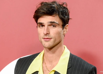 Jacob Elordi Stumbles During His 'Saturday Night Live